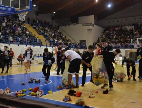 Teddy Bears Toss - Derthona Basketball