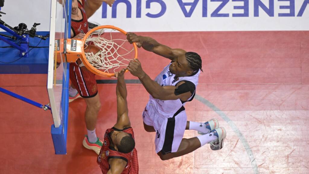 Paul Biligha schiaccia durante Trieste-Derthona.