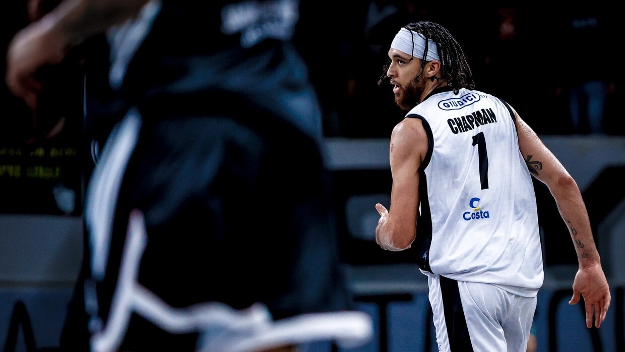 Brekkott Chapman durante la sfida alla Virtus Bologna.