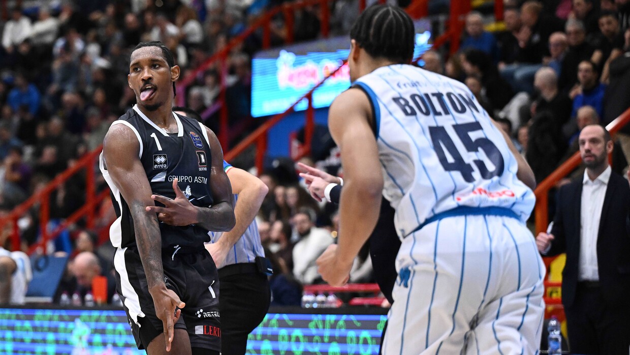 Christian Vital esulta contro Guerri Napoli.