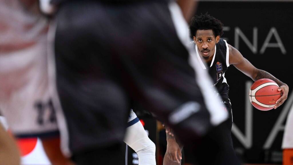 Christian Vital, 34 punti all'andata contro Sassari.