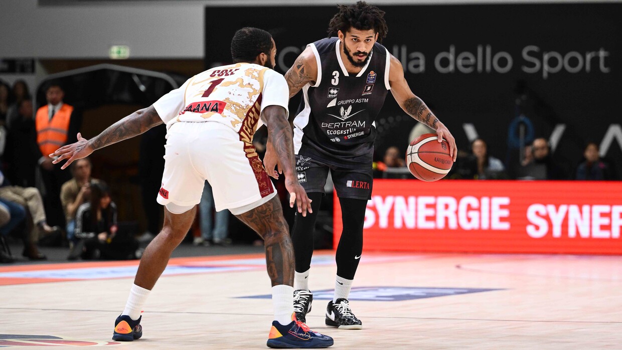 Prentiss Hubb in campo nella sfida contro l'Umana Reyer Venezia, che si ritroverà alla Final Eight 2026.