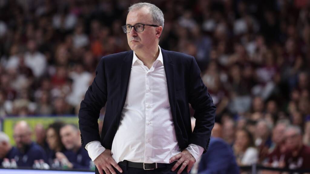 Coach Fioretti in Gara 5 con la Reyer Venezia.