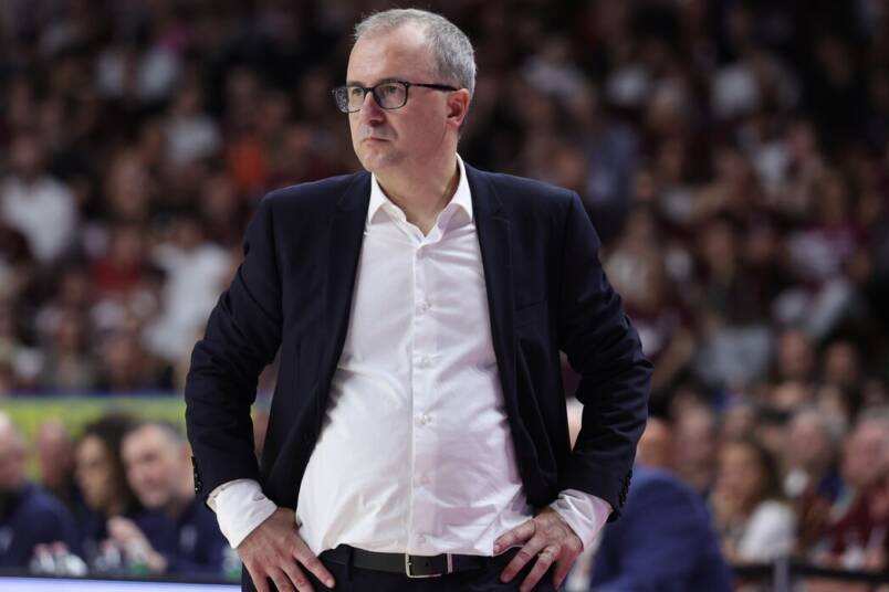 Coach Fioretti in Gara 5 con la Reyer Venezia.