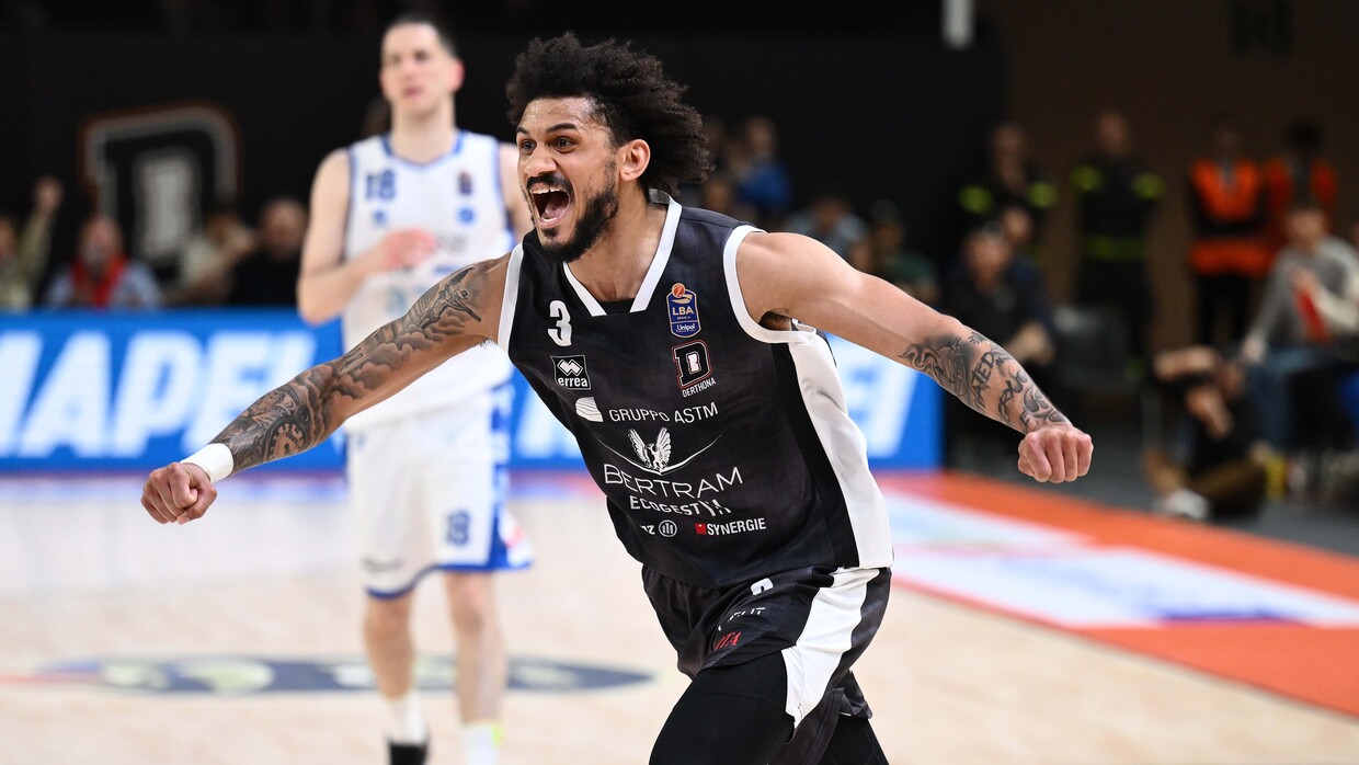 Prentiss Hubb esulta contro Brescia.